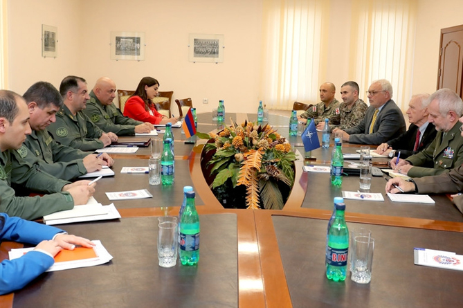 Начальник Генштаба ВС Армении провел встречу с консультативной группой НАТО Начальник Генштаба ВС Армении провел встречу с консультативной группой НАТО