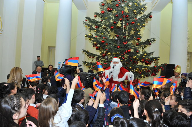 Ամանորի տոն են նվիրել երեխաներին Հայաստանի նախագահի նստավայրում