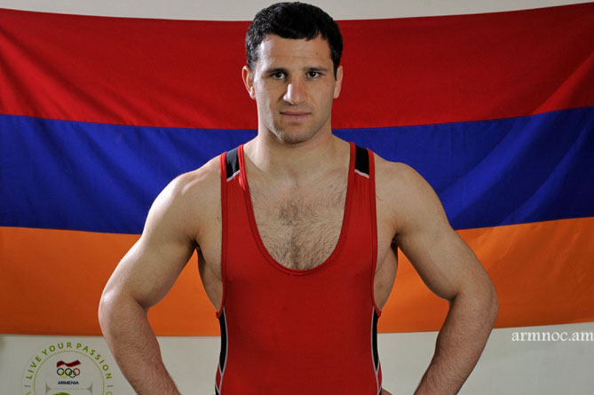Армянский борец Максим Манукян стал чемпионом мира, разгромив соперников