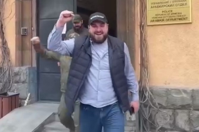 Лидера движения "Освобождение" Микаэла Бадаляна и его соратников отпустили на свободу Лидера движения "Освобождение" Микаэла Бадаляна и его соратников отпустили на свободу