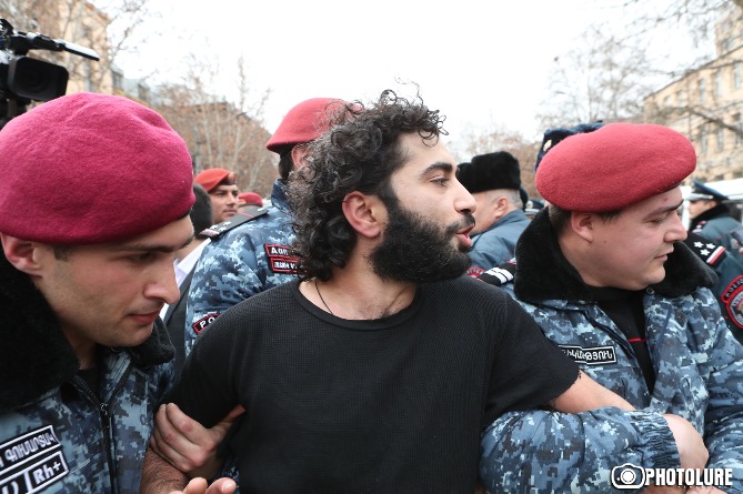 Полиция подвергла приводу 16 участников акции протеста против демонтажа кафе у Оперного театра, префект общины "Центр" прокомментировал ситуацию (ФОТО)
