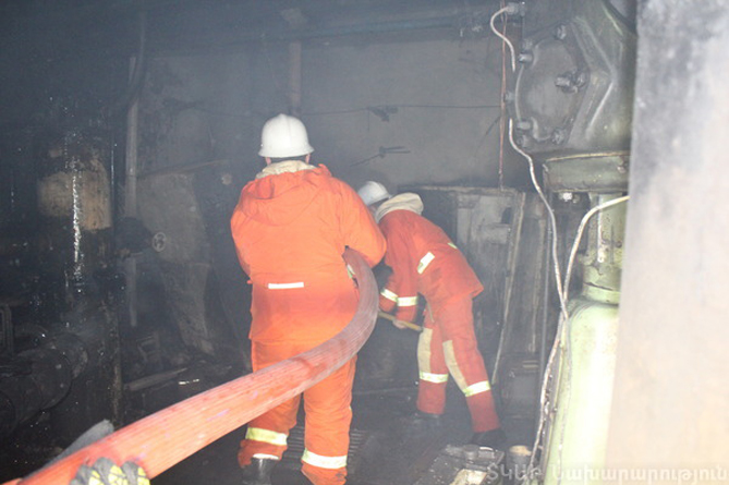 Пожару в здании Минфина Армении придана категория сложности "бис 1", на месте работают 13 расчетов