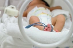 Младенцы чувствуют боль иначе: новое исследование удивило врачей 