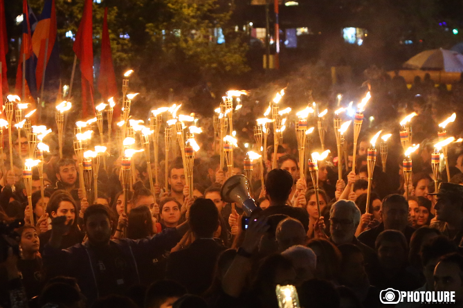В Ереване впервые за много лет отменено факельное шествие в преддверии дня поминовения жертв Геноцида армян