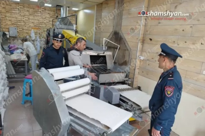 Երեխայի ձեռքը մնացել է լավաշի հաստոցում. արտակարգ պատահար Արթիկում Երեխայի ձեռքը մնացել է լավաշի հաստոցում. արտակարգ պատահար Արթիկում