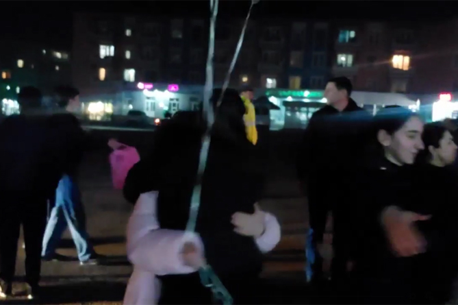 16 детей вернулись из Армении в Арцах (ВИДЕО) 16 детей вернулись из Армении в Арцах (ВИДЕО)