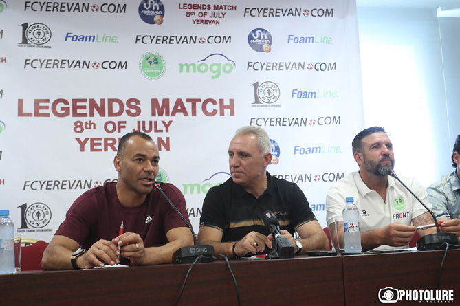 Фаворитами ЧМ-2018 являются сборные Франции и России - Кандела