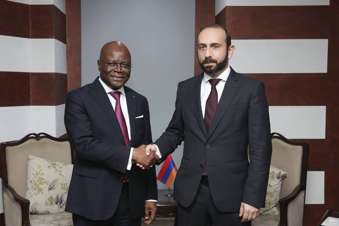   Армения считает важным углубление отношений со странами Африканского континента: Мирзоян - коллеге из Бенина