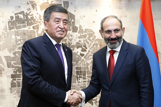 Президент Кыргызстана поздравил Пашиняна с победой его блока на выборах