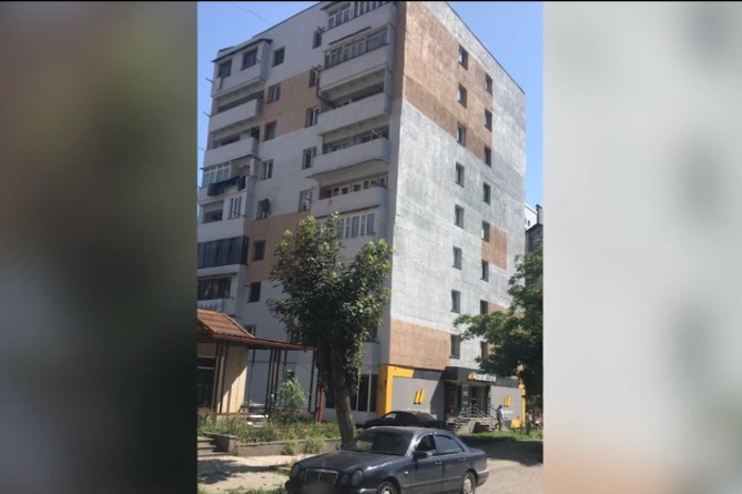 35–ամյա կինը մտել է ընկերուհու տուն ու գողացել բրենդային հագուստով ճամպրուկներ (ՎԻԴԵՈ)