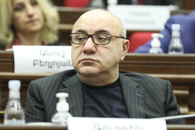 СМИ пишут о планах по отзыву посла Армении в РФ Гургена Арсеняна. В пресс-службе премьера ответили