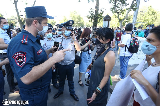 Митинг, автопробег и шествие: защитники Амулсара дали старт большой акции протеста Ереване (ФОТО) Митинг, автопробег и шествие: защитники Амулсара дали старт большой акции протеста Ереване (ФОТО)
