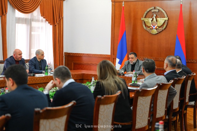 Արցախում ոչ մեկ չի պատրաստվում դժվարությունների առաջ ընկրկել. պետնախարարը ընդլայնված կազմով խորհրդակցություն է հրավիրել Արցախում ոչ մեկ չի պատրաստվում դժվարությունների առաջ ընկրկել. պետնախարարը ընդլայնված կազմով խորհրդակցություն է հրավիրել