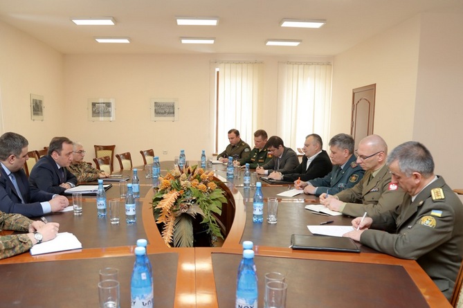  Иностранным военным атташе, аккредитованным в Армении, рассказали о провокациях Азербайджана в Арцахе