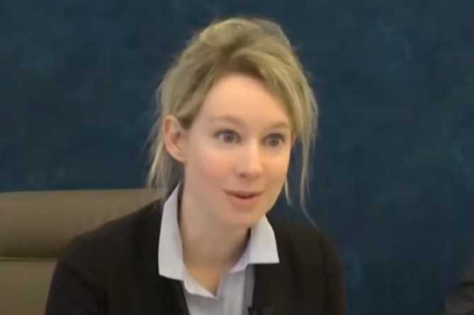 Основательница стартапа Theranos Холмс приговорена судом США к 11 годам тюрьмы Основательница стартапа Theranos Холмс приговорена судом США к 11 годам тюрьмы