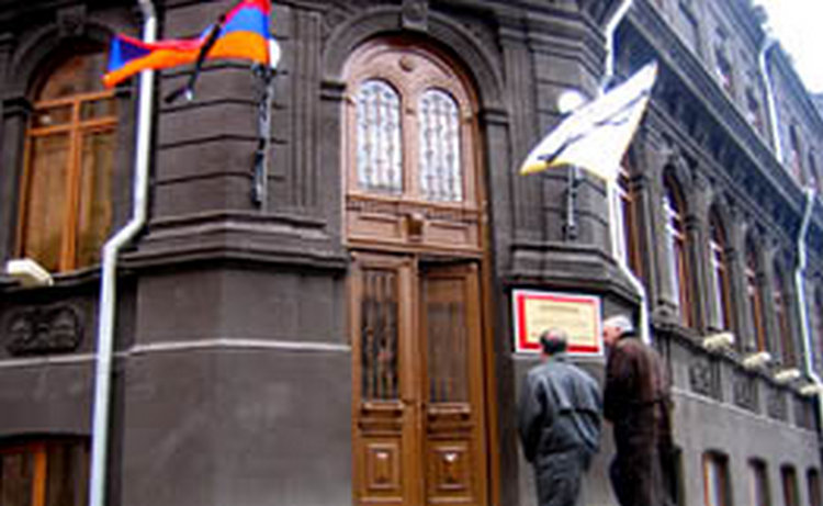 Вице-спикер армянского парламента призывает не искать сенсаций в решении Еревана вступить в Таможенный союз