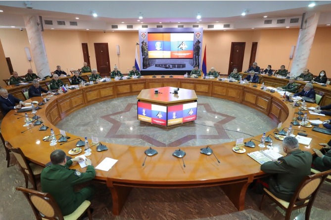Հարությունյանն ու Շոյգուն ստորագրել են ԼՂ հակամարտության գոտում ՌԴ խաղաղապահների գործողությունների շրջանակը կարգավորող փաստաթղթեր Հարությունյանն ու Շոյգուն ստորագրել են ԼՂ հակամարտության գոտում ՌԴ խաղաղապահների գործողությունների շրջանակը կարգավորող փաստաթղթեր