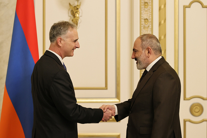  Пашинян обсудил с Луисом Боно армяно-азербайджанские переговоры и гуманитарный кризис в Карабахе