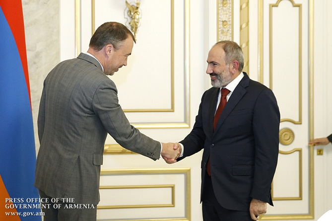 Пашинян обсудил карабахское урегулирование и реформы со спецпредставителем ЕС 
