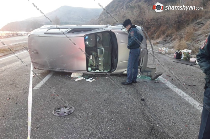 Երևան–Սևան ճանապարհին Nissan–ը կողաշրջվել է, ուղևորներից մեկը դուրս է շպրտվել մեքենայից