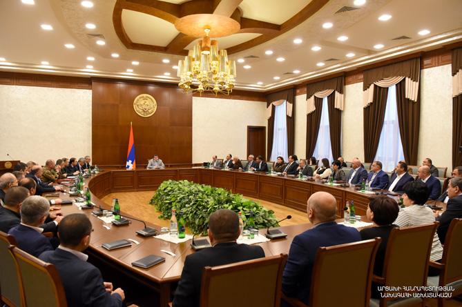 Арутюнян представил правительству результаты обсуждений с властями Армении