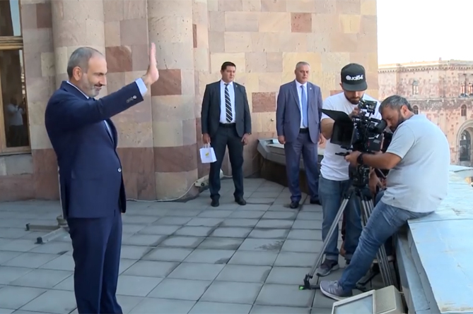 Փաշինյանի մասնակցությամբ տեսահոլովակ և մանսուրյանական երաժշտություն. ինչպե՞ս է Երևանը պատրաստվում տոնին (ՎԻԴԵՈ) Փաշինյանի մասնակցությամբ տեսահոլովակ և մանսուրյանական երաժշտություն. ինչպե՞ս է Երևանը պատրաստվում տոնին (ՎԻԴԵՈ)