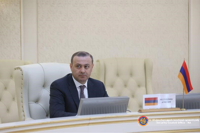 Секретарь Совбеза Армении призвал ОДКБ защитить армян Арцаха от этнических чисток Секретарь Совбеза Армении призвал ОДКБ защитить армян Арцаха от этнических чисток