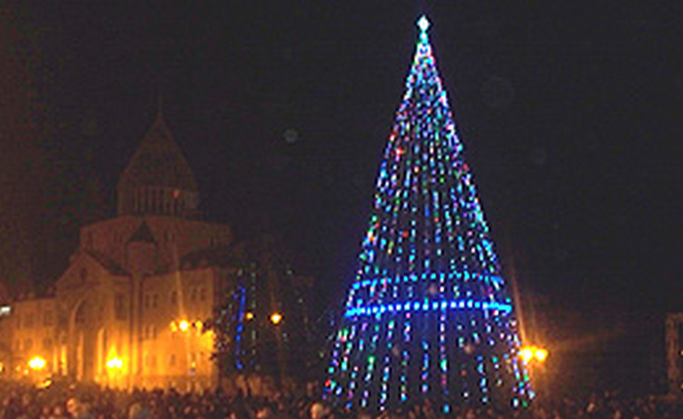 На главной елке Карабаха зажглись праздничные огни