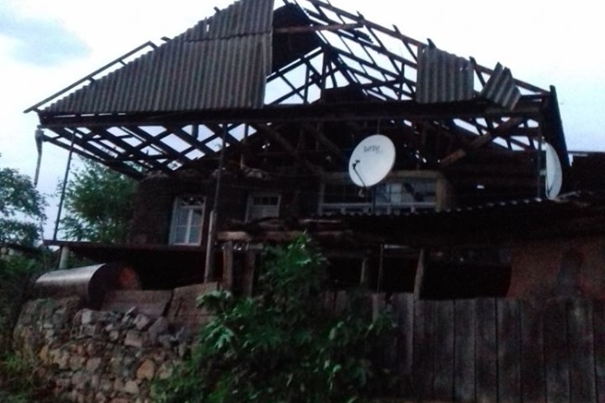 Տավուշում ուժեղ փոթորիկը մեծ վնասներ է պատճառել Նոյեմբերյան քաղաքին և  մի քանի գյուղերին (ՖՈՏՈ)