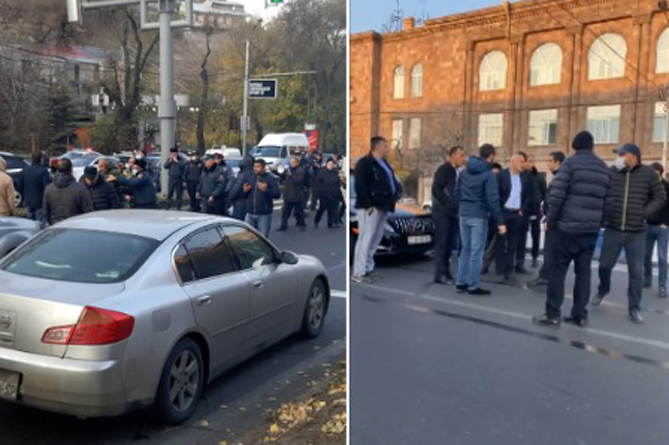 Երևանի փողոցներում բողոքի ակցիաներ էին, 18 մարդ բերման է ենթարկվել (ՎԻԴԵՈ) Երևանի փողոցներում բողոքի ակցիաներ էին, 18 մարդ բերման է ենթարկվել (ՎԻԴԵՈ)