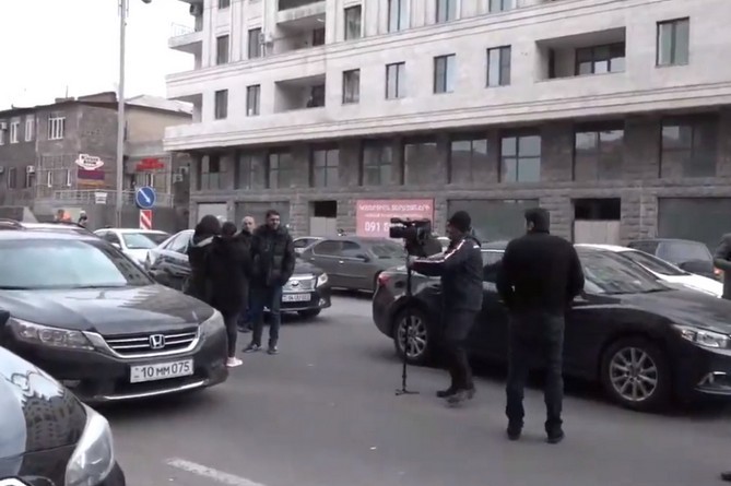 Акция неповиновения с утра пораньше: противники Пашиняна перекрывают улицы в Ереване (ВИДЕО) Акция неповиновения с утра пораньше: противники Пашиняна перекрывают улицы в Ереване (ВИДЕО)