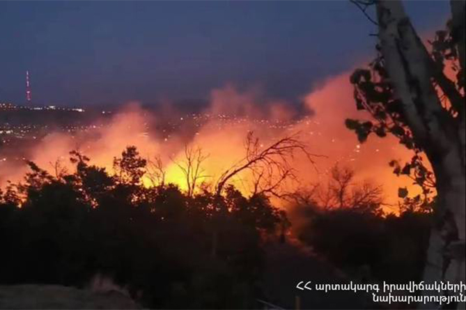Пожар в Цицернакаберде: что сгорело и сложности из-за погодных условий (ПОДРОБНОСТИ, ФОТО)
