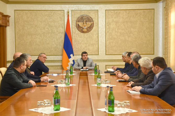 Президент Арцаха обсудил с политсилами парламента пути разрешения ситуации из-за блокады Азербайджаном Лачинского коридора