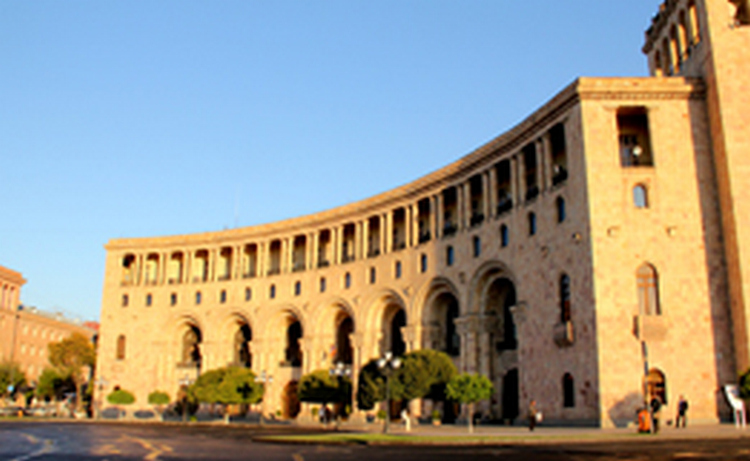 Армянский премьер считает выгодной сделку по продаже здания МИД под пятизвездочный отель