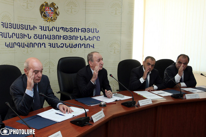 Обнародованы подробности обвинения против экс-главы и трех бывших членов КРОУ Армении 