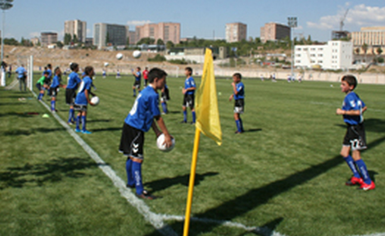 Новый стадион футбольной академии Армении открыт в Ереване