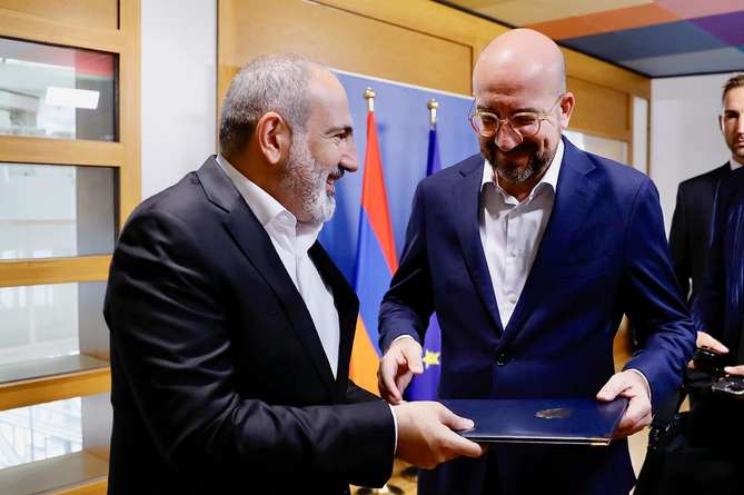 Армянский премьер передал главе Евросовета письмо президента Арцаха Армянский премьер передал главе Евросовета письмо президента Арцаха