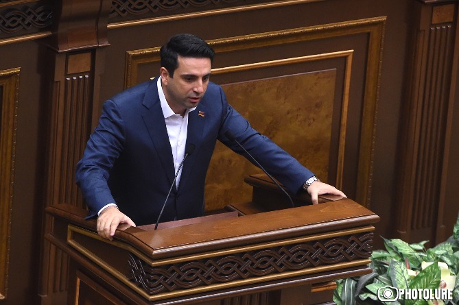 Ալեն Սիմոնյանը մեկնաբանել է վիրահատության մասին լուրերը Ալեն Սիմոնյանը մեկնաբանել է վիրահատության մասին լուրերը