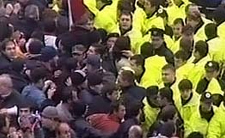 Оранжевого покойника хоронить еще рано