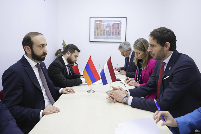 Адресные оценки международного сообщества могут способствовать установлению стабильности на Южном Кавказе - глава МИД Армении
