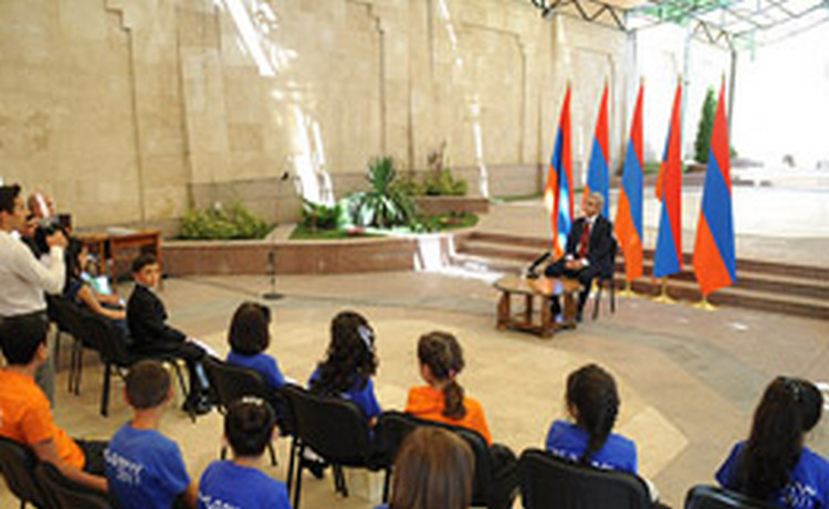 ՀՀ նախագահը շնորհավորել է միջազգային օլիմպիադաների և մրցույթների հաղթող դպրոցականներին ՀՀ նախագահը շնորհավորել է միջազգային օլիմպիադաների և մրցույթների հաղթող դպրոցականներին