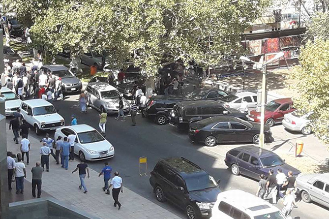 Стрельба раздалась в центре Еревана, есть жертва
