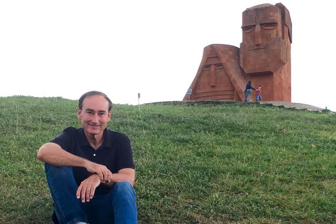 Арцах борется против геноцидального разрушения: известный писатель Крис Бохджалян призвал США признать независимость Арцаха Арцах борется против геноцидального разрушения: известный писатель Крис Бохджалян призвал США признать независимость Арцаха