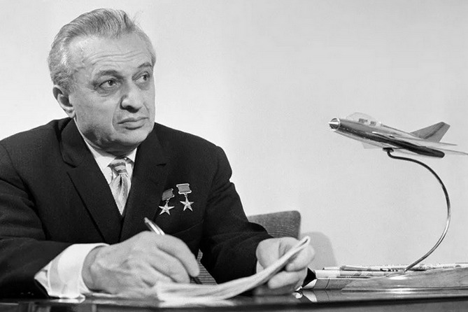 "Есть только "МиГ" или пять фактов о легендарном авиаконструкторе Артеме Микояне