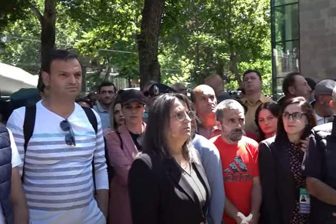 Родители погибших в 44-дневной арцахской войне военнослужащих требуют встречи с главой ВСС Армении Родители погибших в 44-дневной арцахской войне военнослужащих требуют встречи с главой ВСС Армении