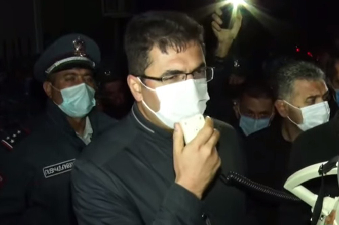 Полиция предложила протестующим в Амулсаре альтернативное решение, но активисты отказались прекратить акцию (ВИДЕО) Полиция предложила протестующим в Амулсаре альтернативное решение, но активисты отказались прекратить акцию (ВИДЕО)