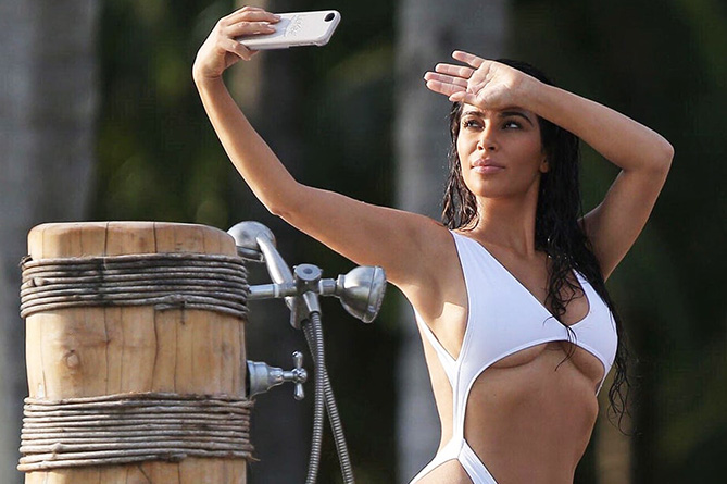 В интернете появилось VR-порно с Ким Кардашян