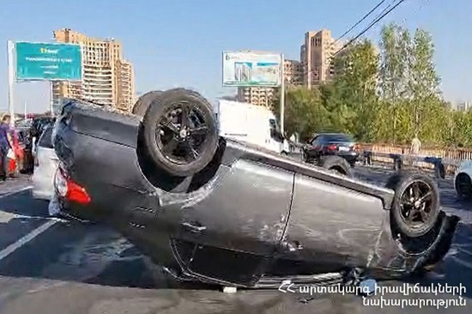 У моста в Ереване столкнулись 4 машины, среди пострадавших – ребенок У моста в Ереване столкнулись 4 машины, среди пострадавших – ребенок