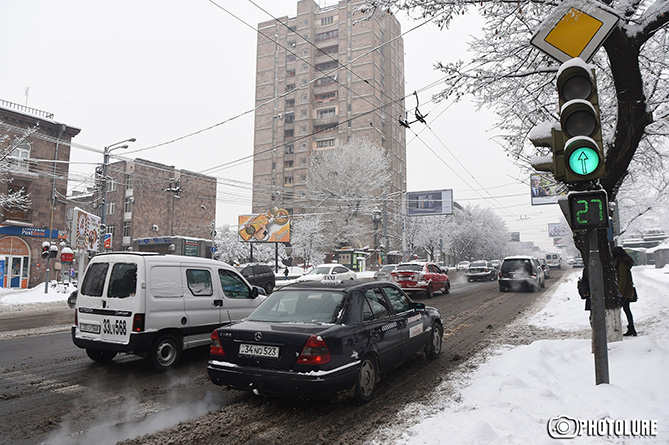 Новые знаки, большая безопасность и борьба с пробками - дорожные реформы в Армении 