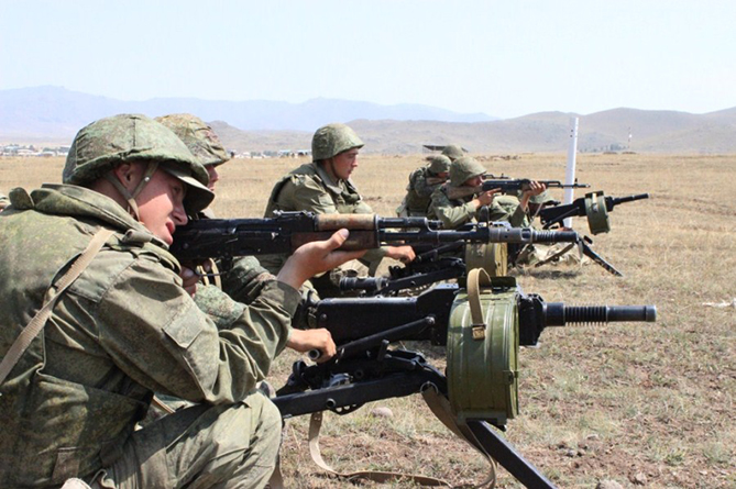 Стрельбы гранатометчиков в горах начались на российской военной базе в Армении